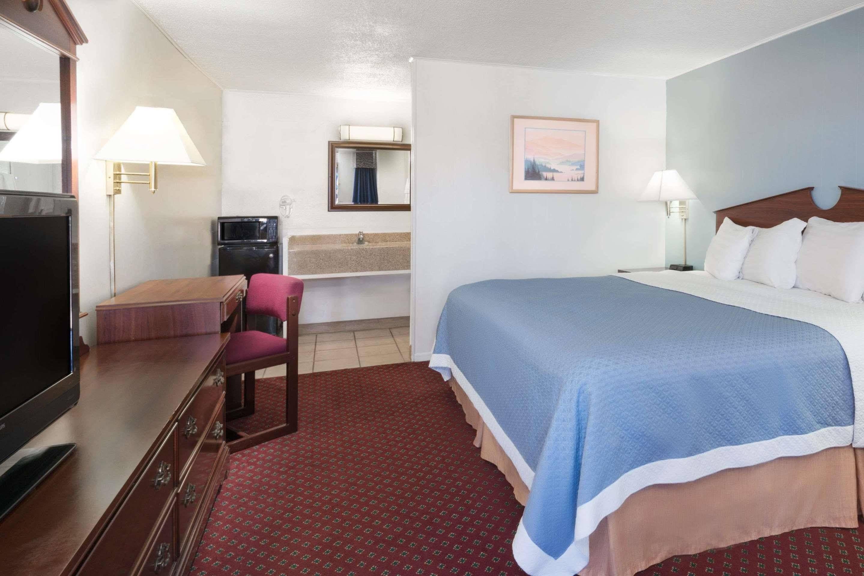 Travelodge By Wyndham Las Vegas Nm Exteriör bild
